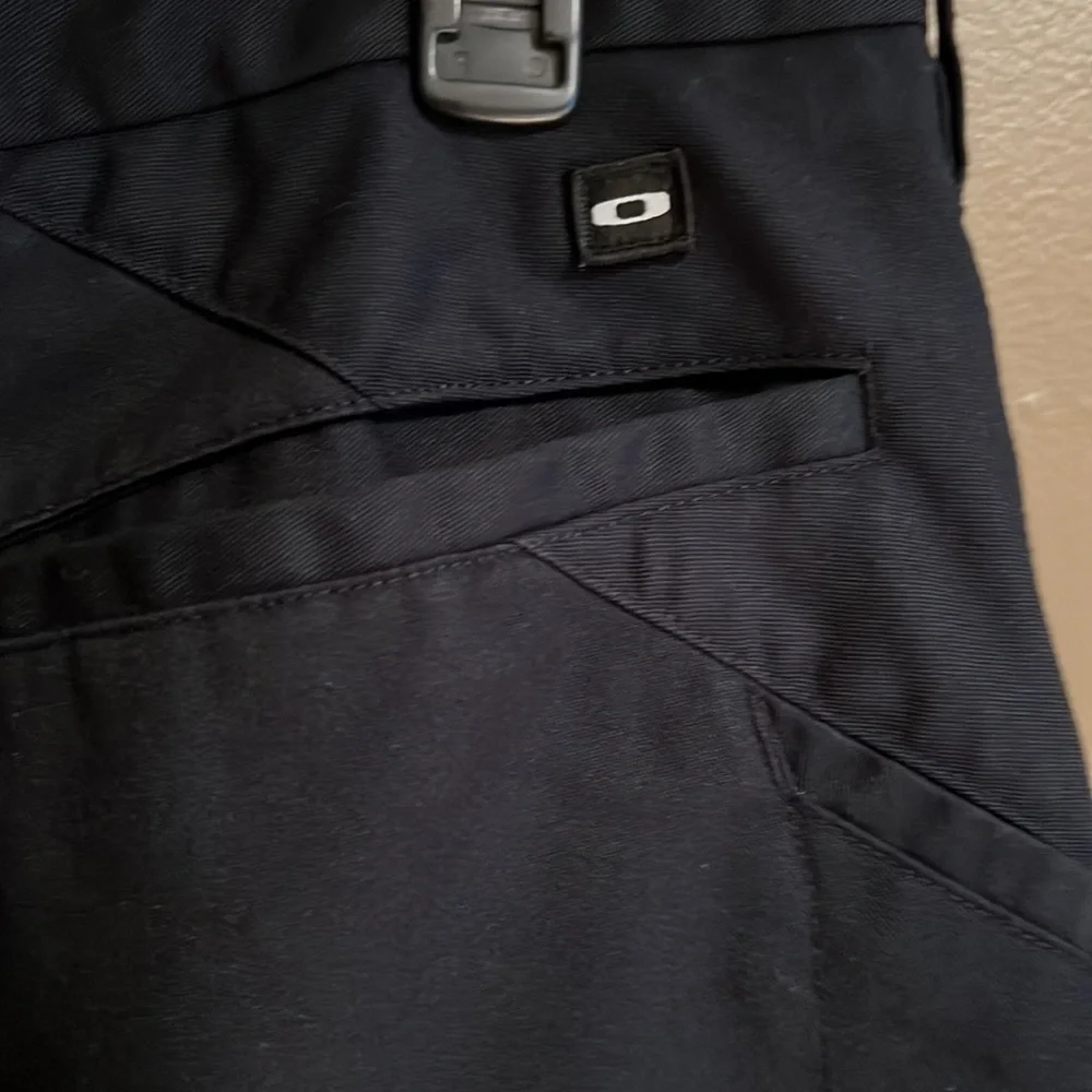 Oakley Men’s Shorts in Black. Sz 36